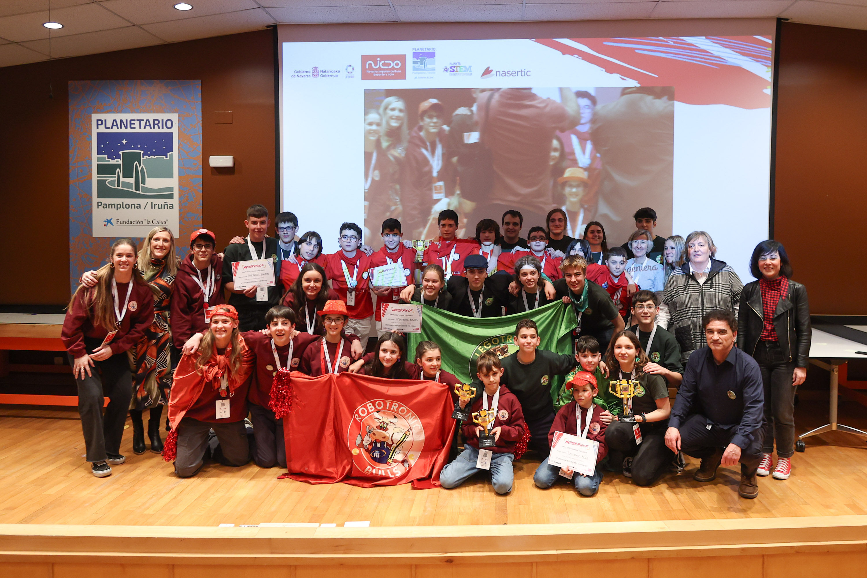 Foto de familia Final First Lego League Navarra