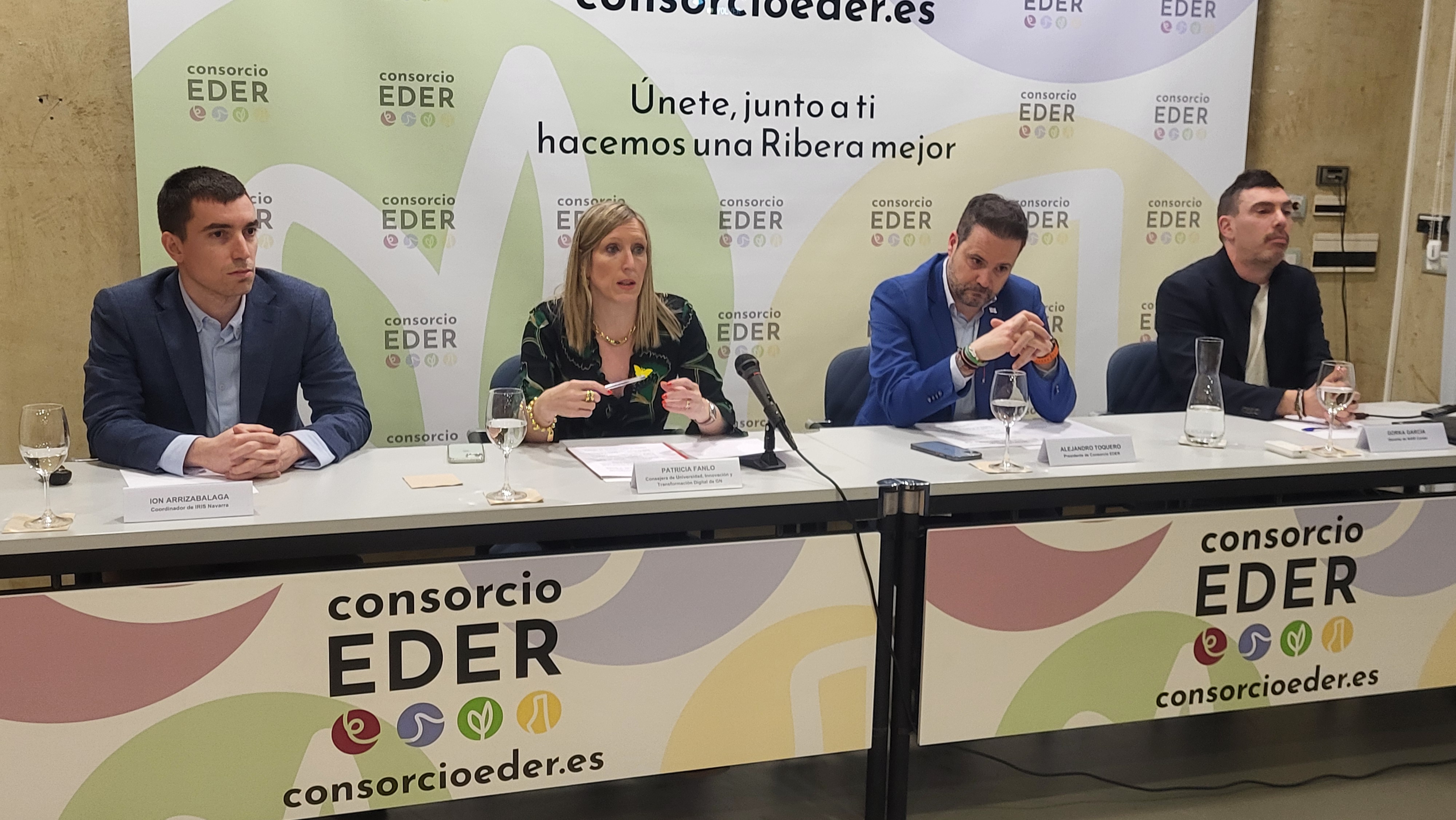 De izda. a dcha.: Ion Arrizabalaga, de Consorcio Eder; Patricia Fanlo; consejera de Universidad, Innovación y Transformación Digital; Alejandro Toquero, alcalde de Tudela; y Gorka Garcia, gerente de NAIR Center.