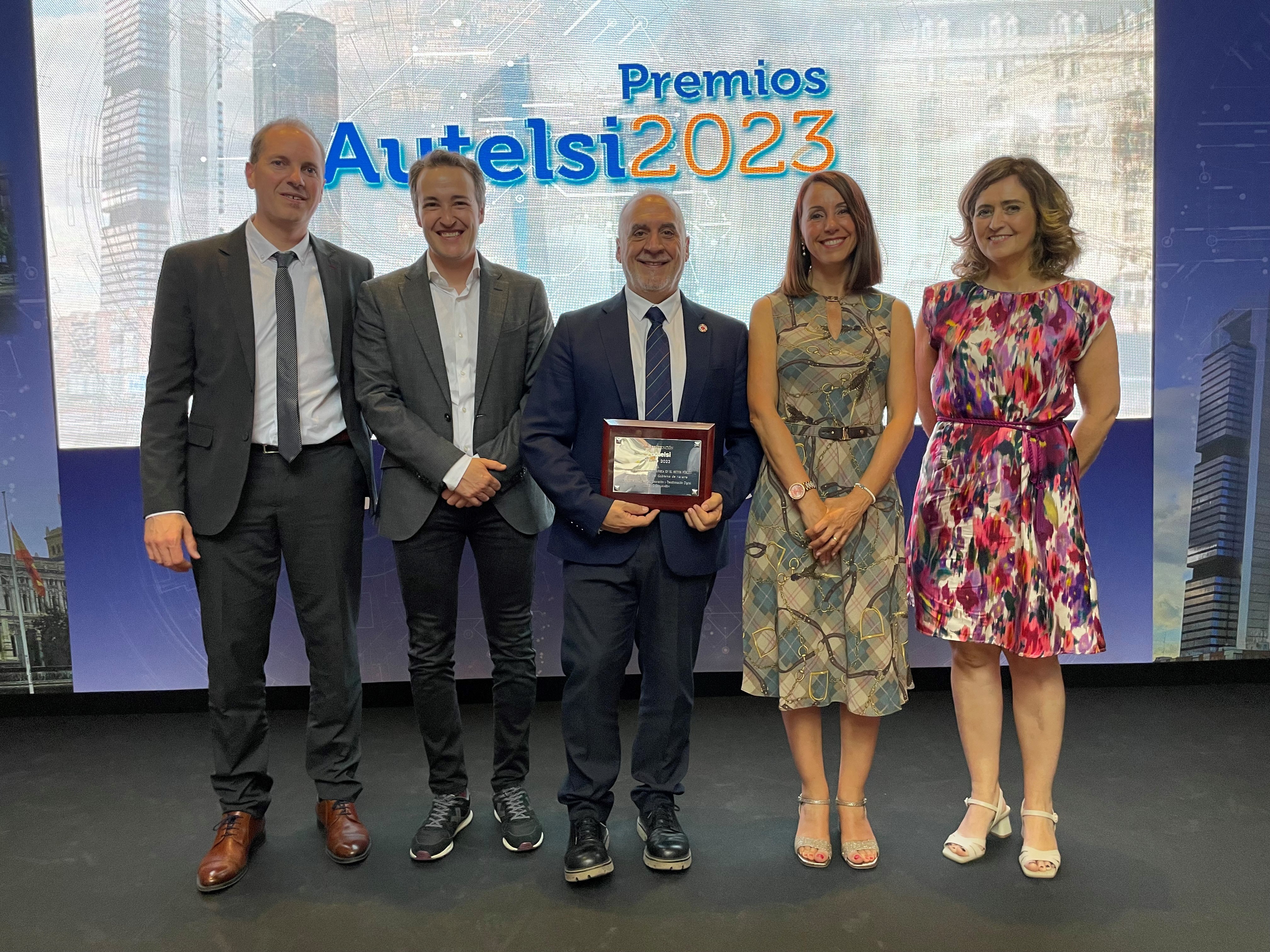 Delegación navarra presente en la entrega de premios. De izquierda a derecha: Iñaki Pinillos, director gerente de NASERTIC; Luis Campos, director general de Telecomunicaciones y Digitalización; consejero Cigudosa;  Mar González, directora gerente de TRACASA Instrumental e Itziar Berrospe, directora del Servicio de Avance Digital.