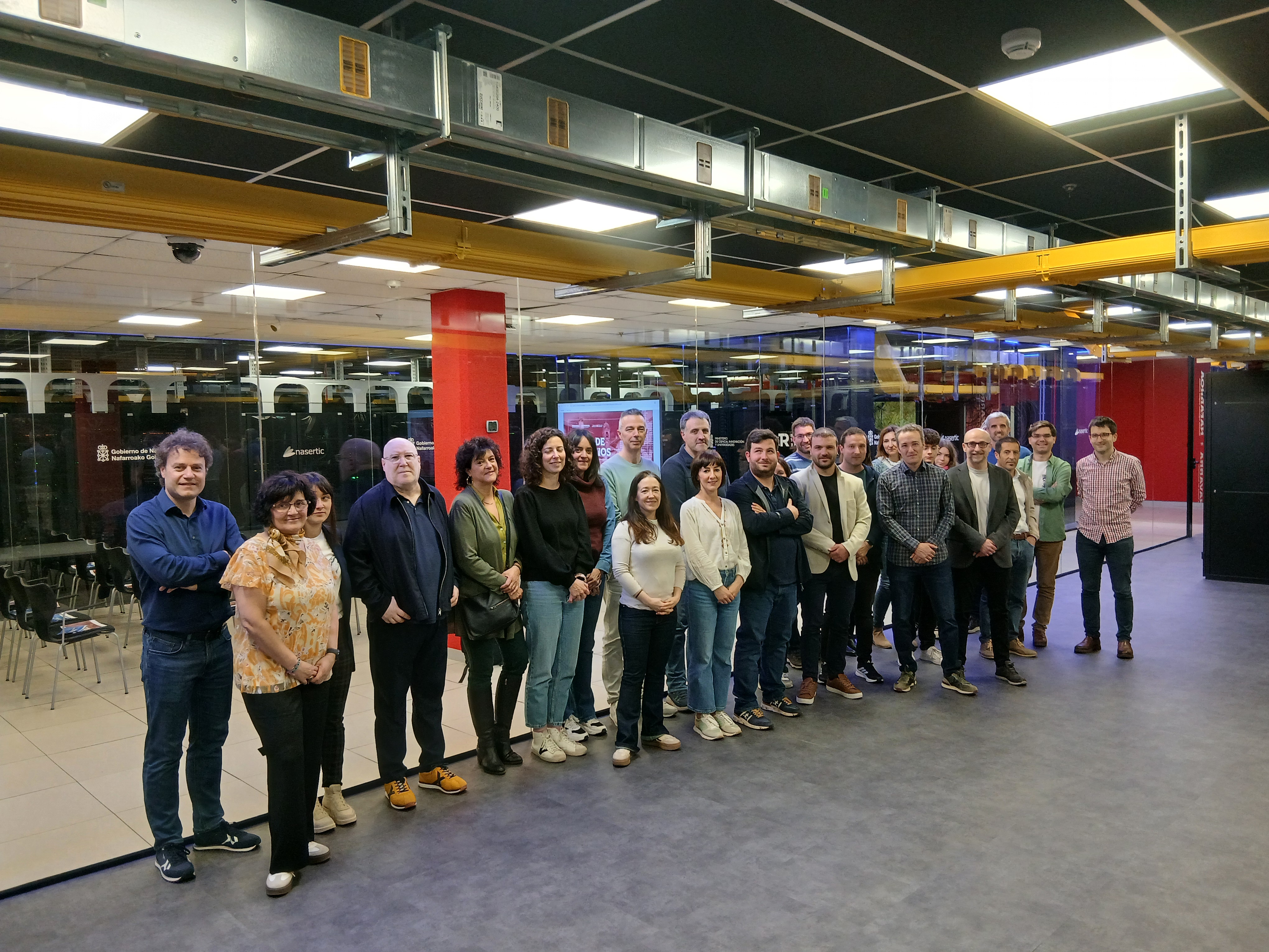Visita de representantes locales al CPD del Gobierno de Navarra, encabezada por Txerra García de Eulate y Luis Campos