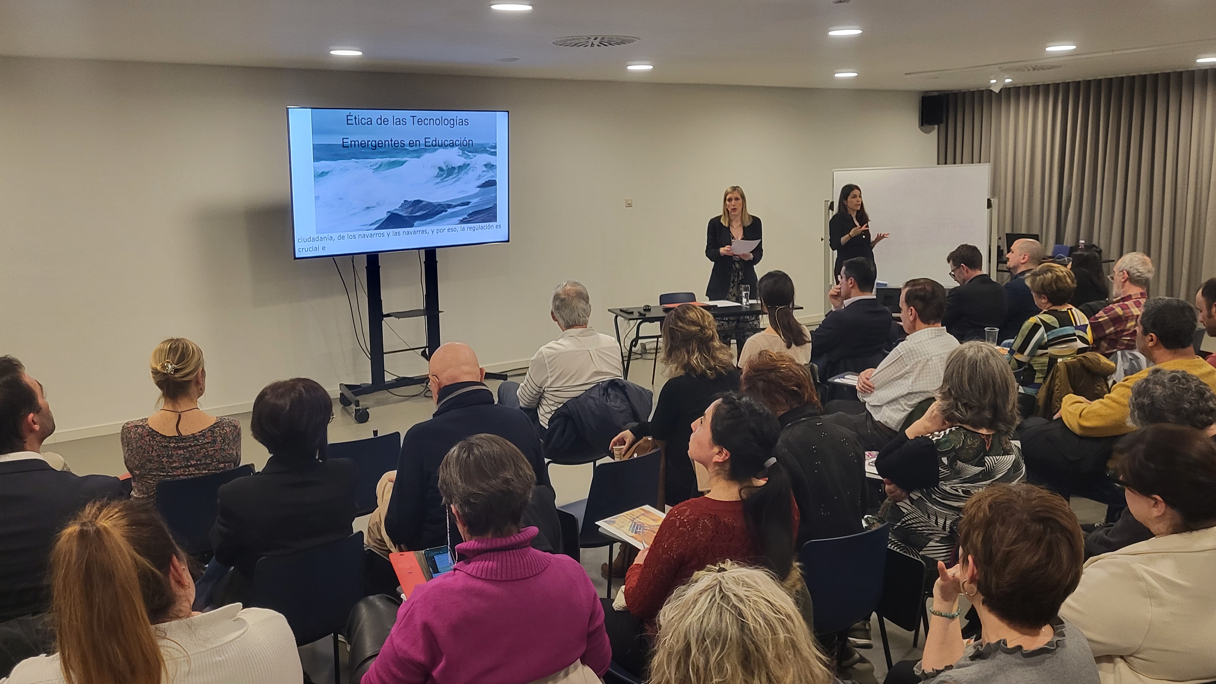 La consejera Fanlo, durante la inauguración del taller "Ética de las tecnologías emergentes".