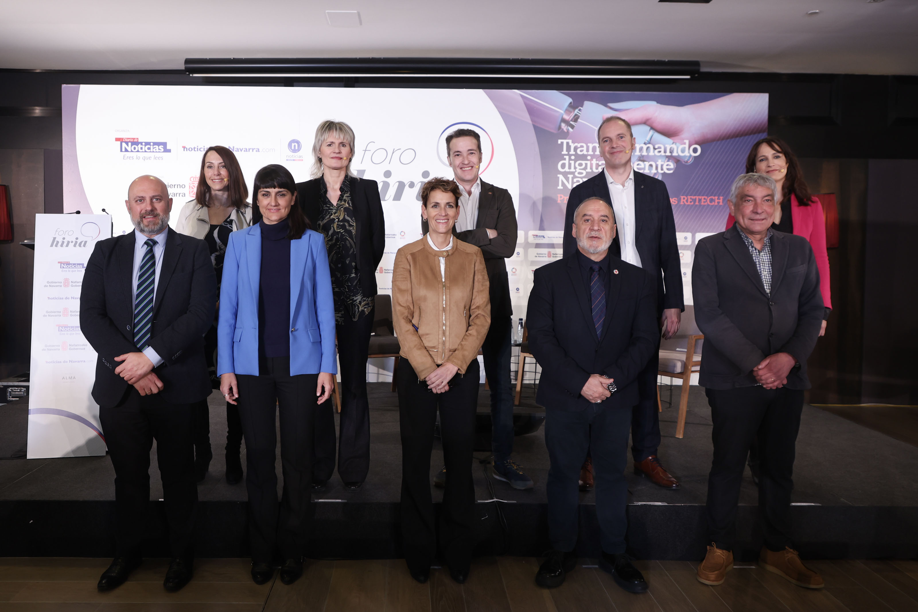 Fila inferior, de izda. a dcha., José Luis Arasti; María González Veracruz,  María Chivite, Juan Cruz Cigudosa y Joseba Santamaria. Fila superior, de izda. a dcha., Mar González, Maitena Ezkutari, Luis Campos, Iñaki Pinillos, y María Sanz de Galdeano