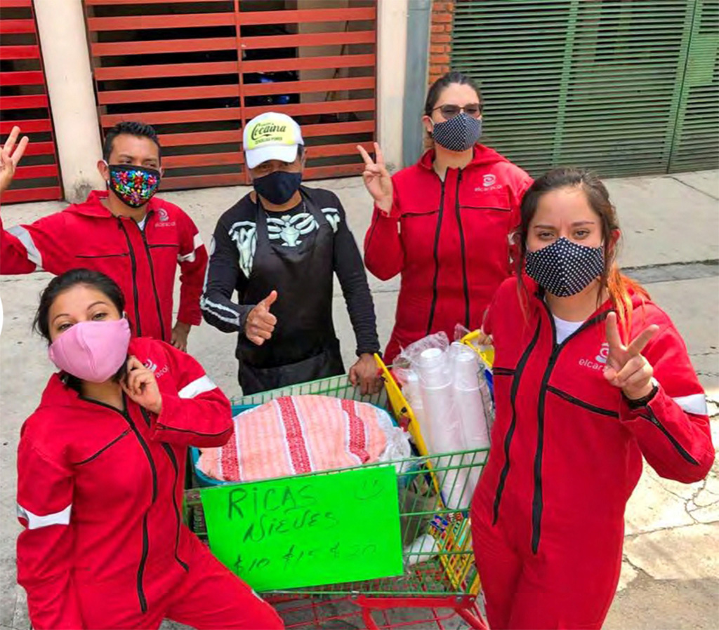 Voluntarios y voluntarias de El Caracol en las calles de Ciudad de México.