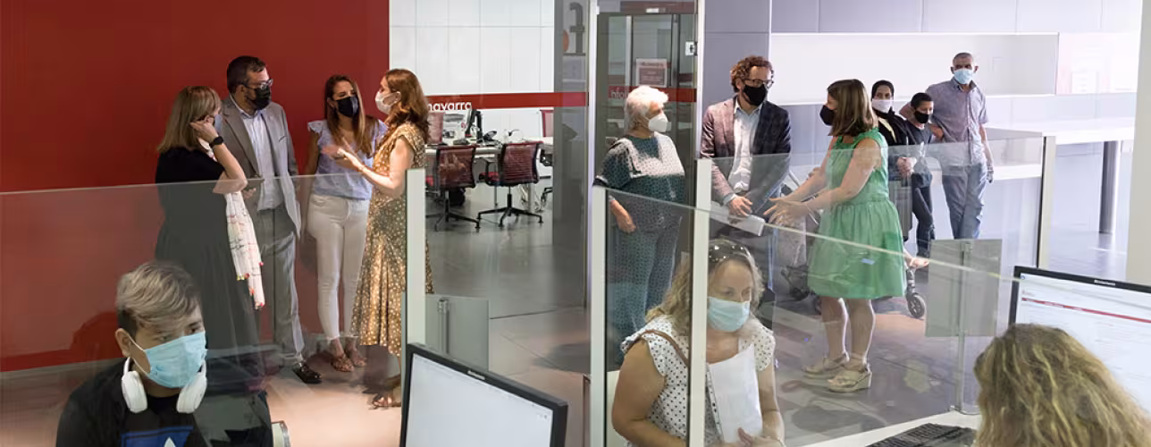 El consejero Remírez, en un momento de su visita a la Oficina.