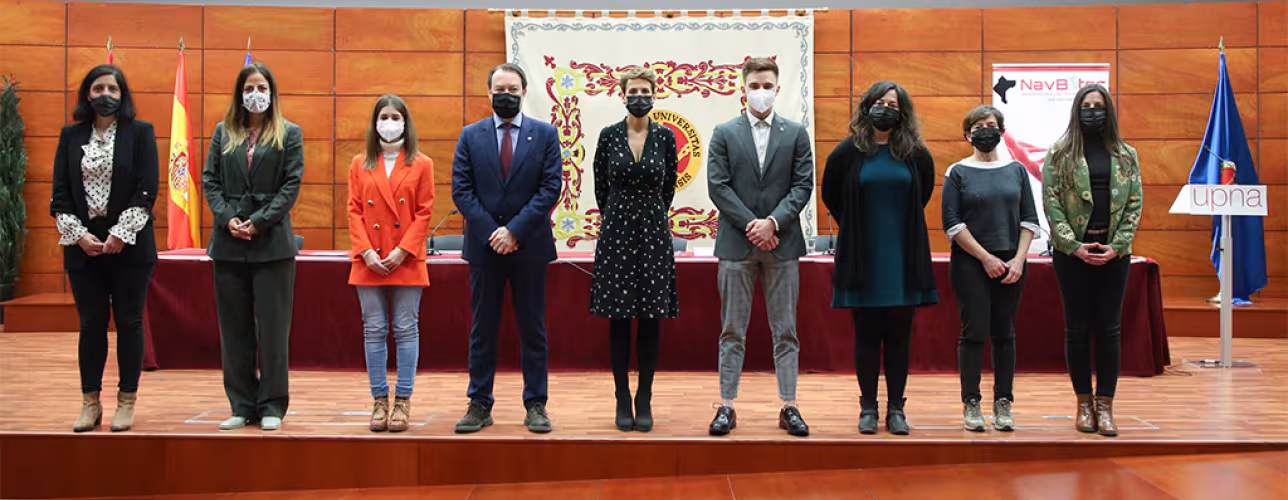 La Presidenta Chivite y el rector Gonzalo con el resto de participantes en la jornada.