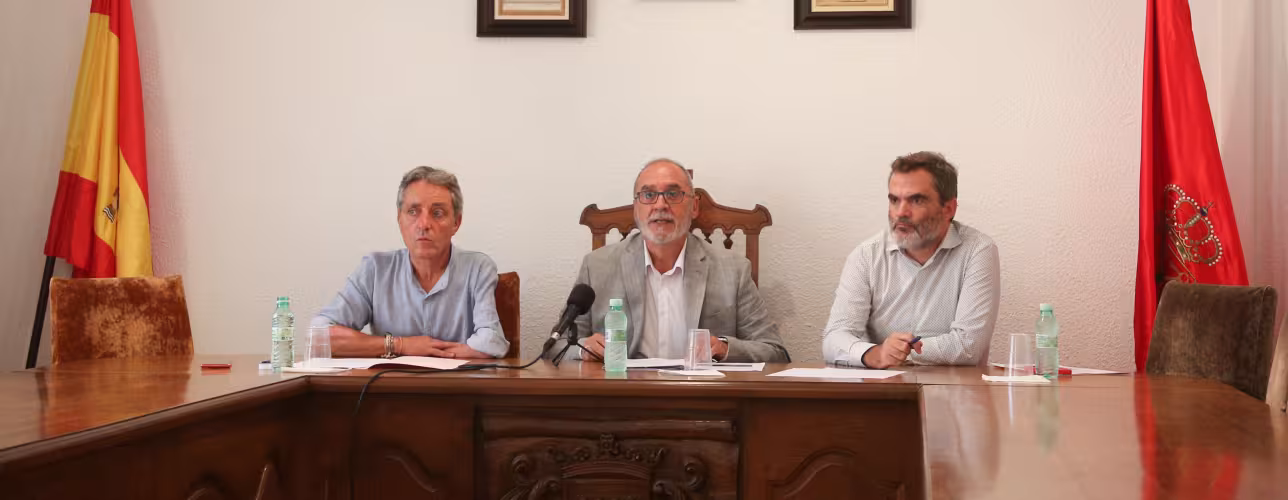 De izda a dcha: Igal, consejero Cigudosa y Garmendia. 