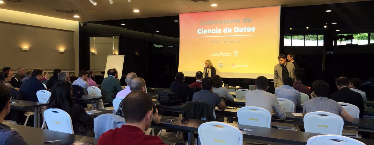 Izaskun Goñi, directora general de Política de Empresa, Proyección Internacional y Trabajo, durante la sesión informativa del programa