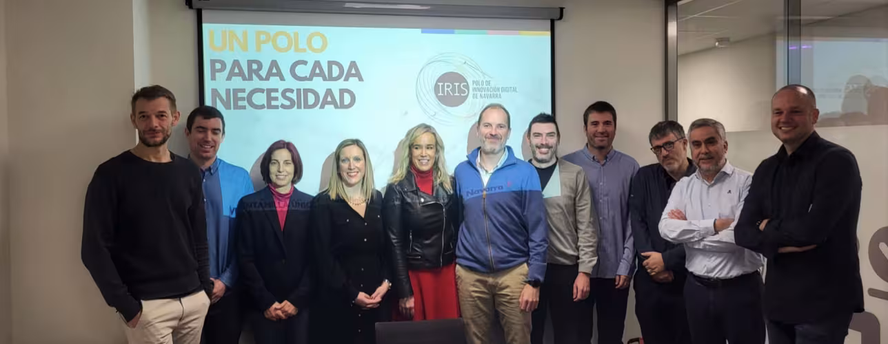 La consejera Fanlo junto a los asistentes a la reunión sobre el Polo de Innovación Digital de Navarra, IRIS