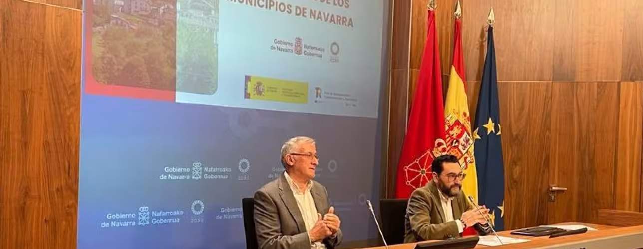 El vicepresidente primero y consejero de Presidencia e Igualdad, Félix Taberna, y el director general de Administración Local y Despoblación, Jesús Mari Rodríguez, en la rueda de prensa ofrecida hoy.