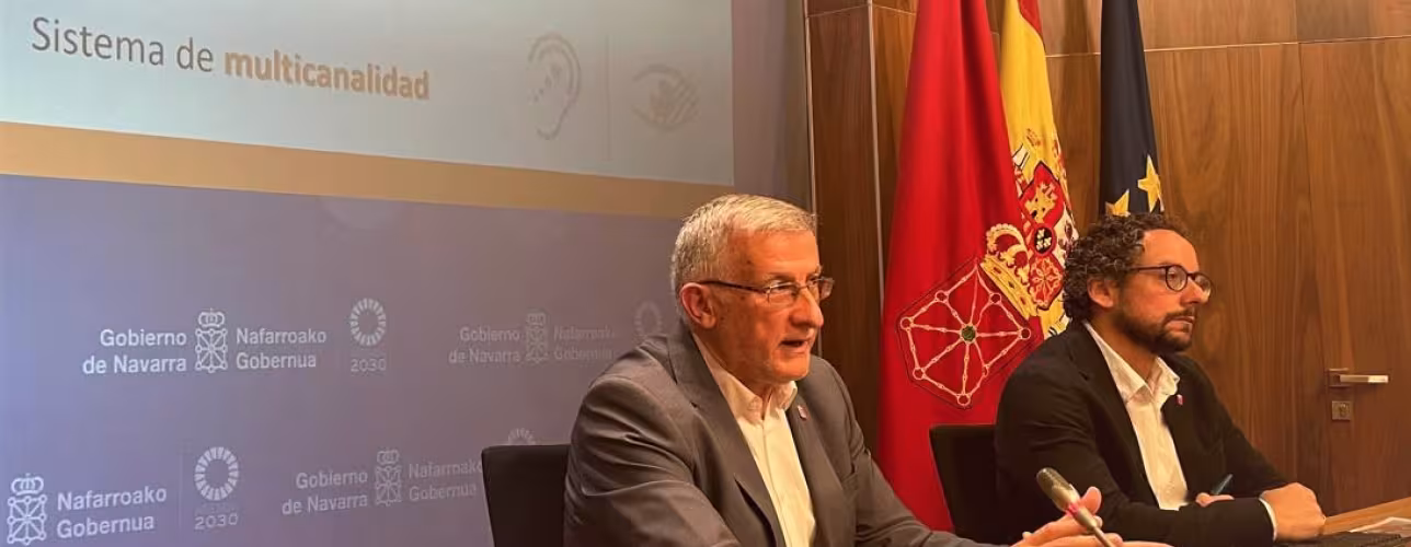 El vicepresidente Félix Taberna y Joseba Asiain, durante la rueda de prensa ofrecida hoy. 