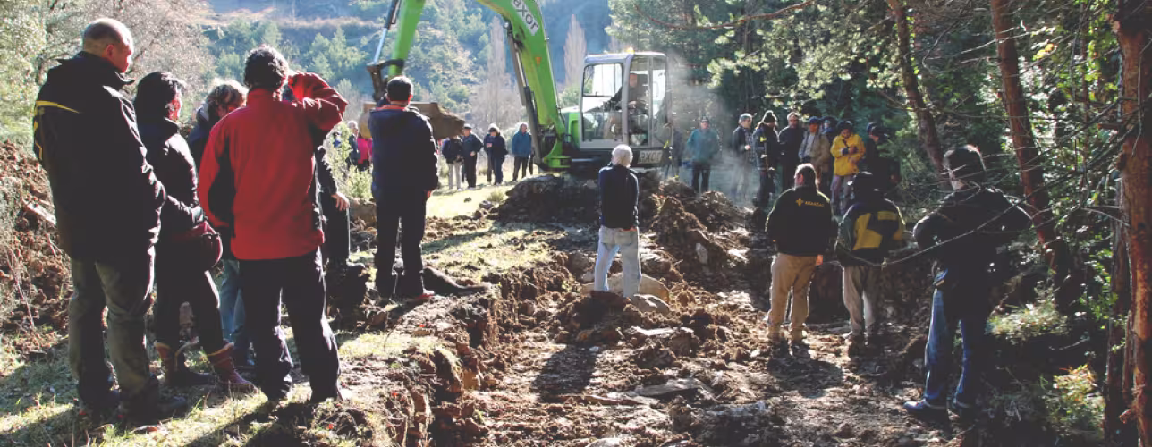 Exhumaciones en la fosa de Elía. Foto cedida por la Asociación Txinparta-Fuerte San Cristóbal
