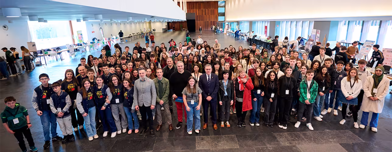 El consejero de Universidad, Innovación y Transformación Digital, Juan Luis García, participa en el acto de bienvenida de la Elhuyar Zientzia Azoka – Feria Navarra Tecnociencia 2025, celebrada este sábado en Baluarte