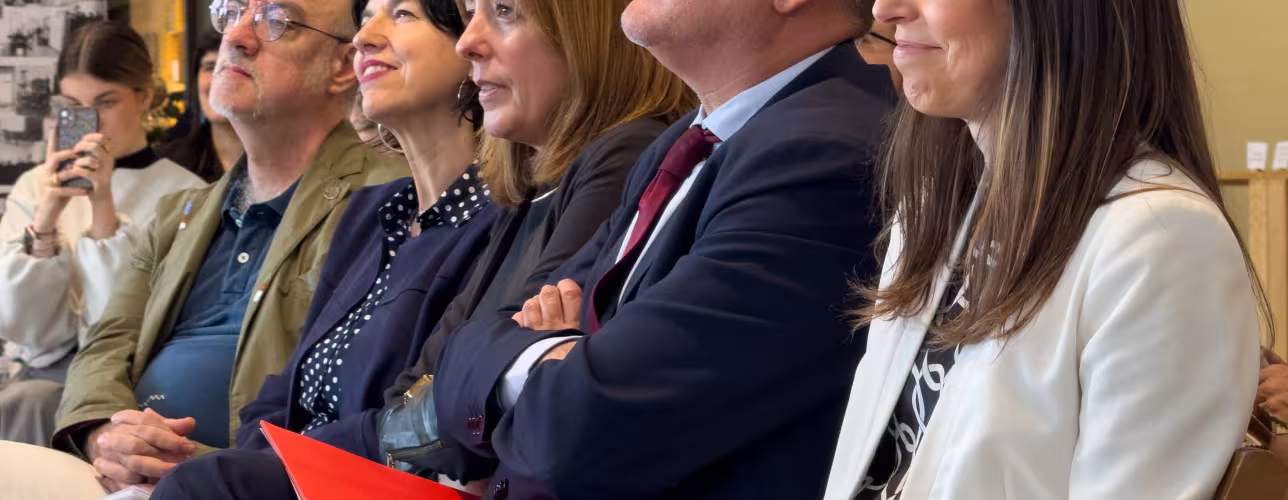 El consejero García y la directora general de Ciencia, Tecnología e Innovación, Agurtzane Martínez (a su izda).