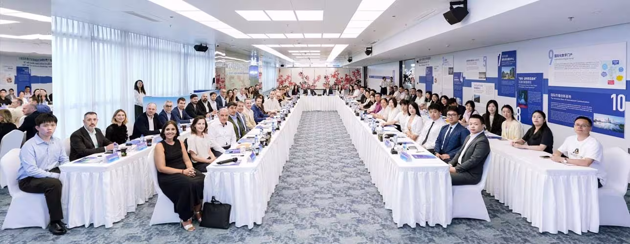 Representantes de distintas empresas y entidades que han participado en el foro