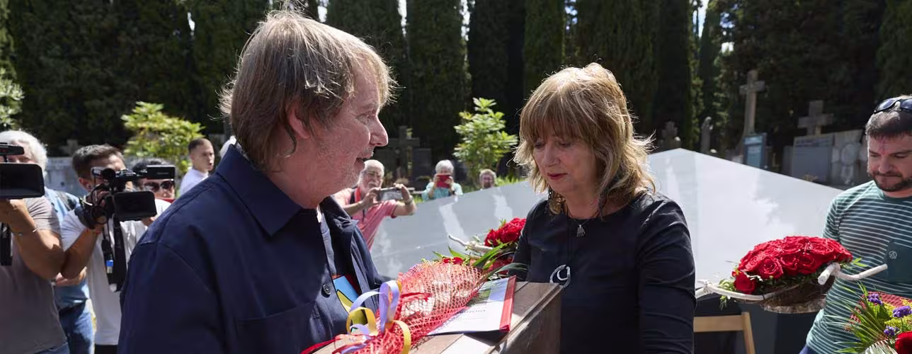 La vicepresidenta Ollo en un momento del acto celebrado en el cementerio municipal San José de la capital navarra.