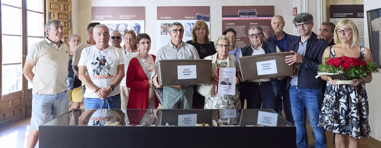 La vicepresidenta Ollo en la entrega de restos llevada a cabo en Rozalejo. 